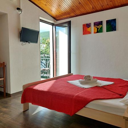Bed and Breakfast Pansion Klaudija Цриквеница Экстерьер фото