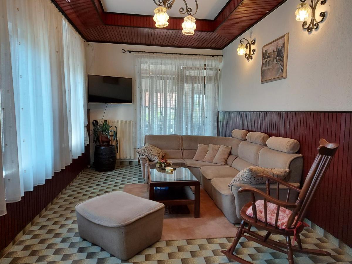 Bed and Breakfast Pansion Klaudija Цриквеница Экстерьер фото