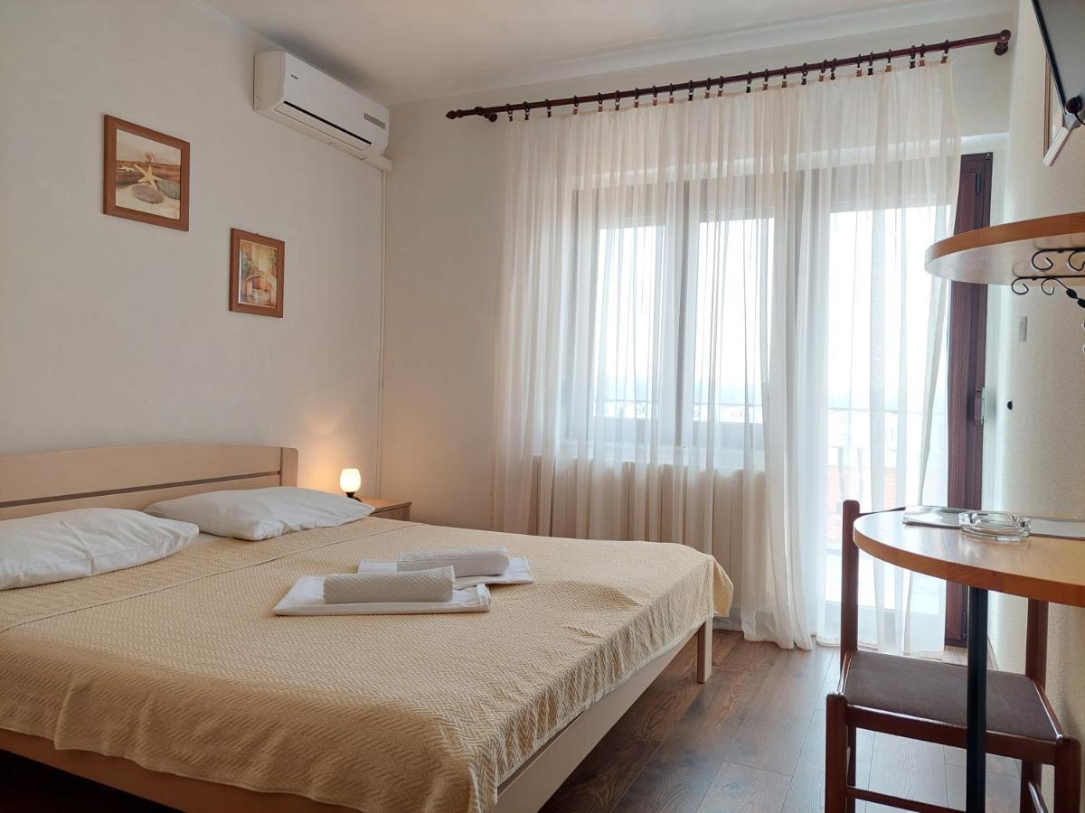 Bed and Breakfast Pansion Klaudija Цриквеница Экстерьер фото
